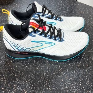 Brooks Men's White and Blue Running Shoes- Brand New Never Worn- No box